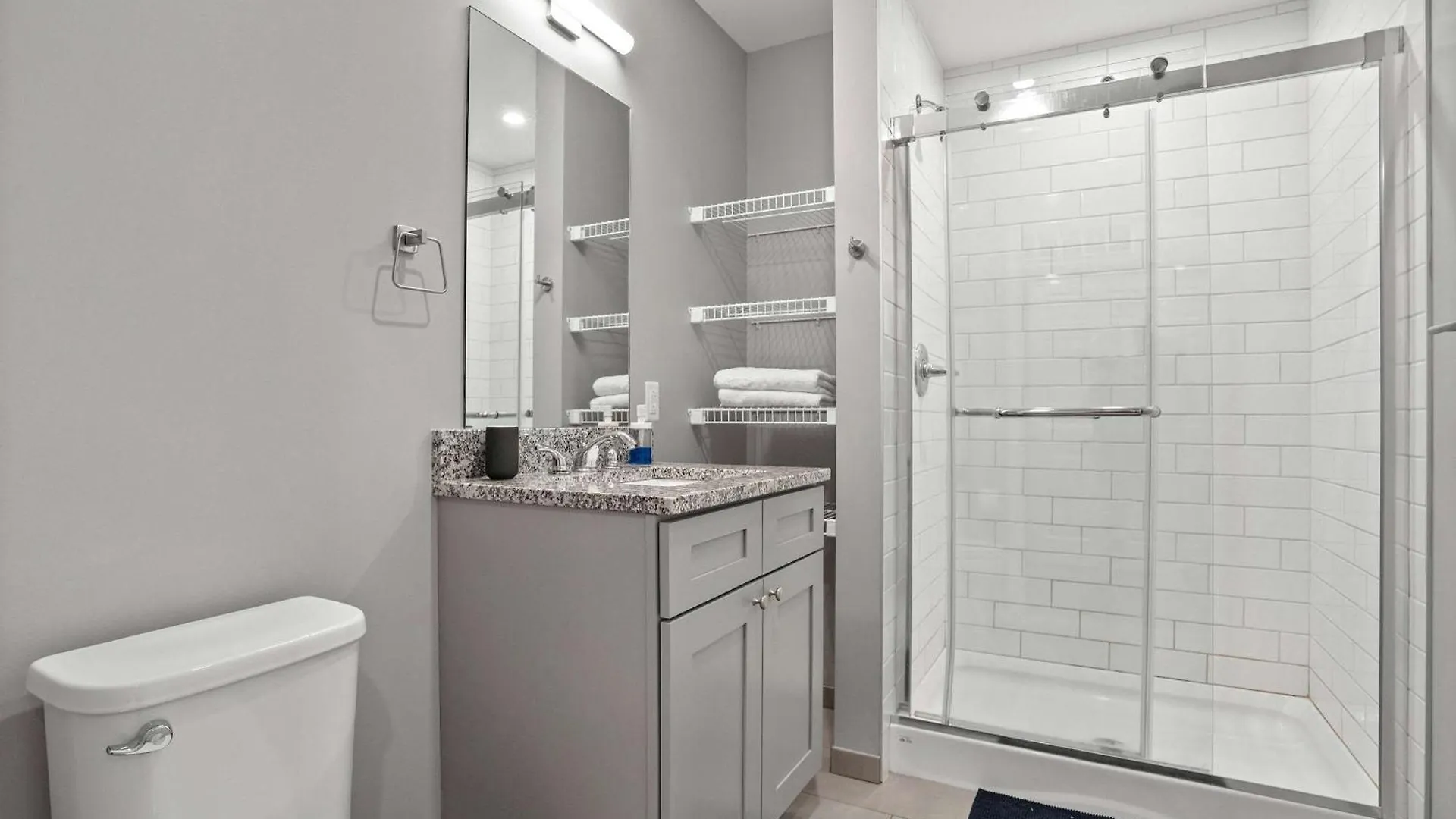 CozySuites Modern 1BR in Downtown Pitts #5 Pittsburgh