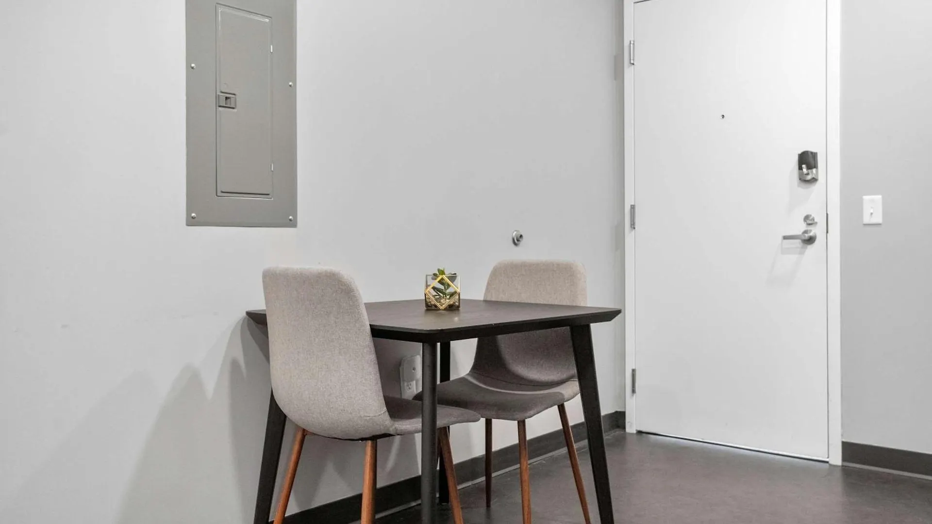 CozySuites Modern 1BR in Downtown Pitts #5 Pittsburgh 0*,  United States