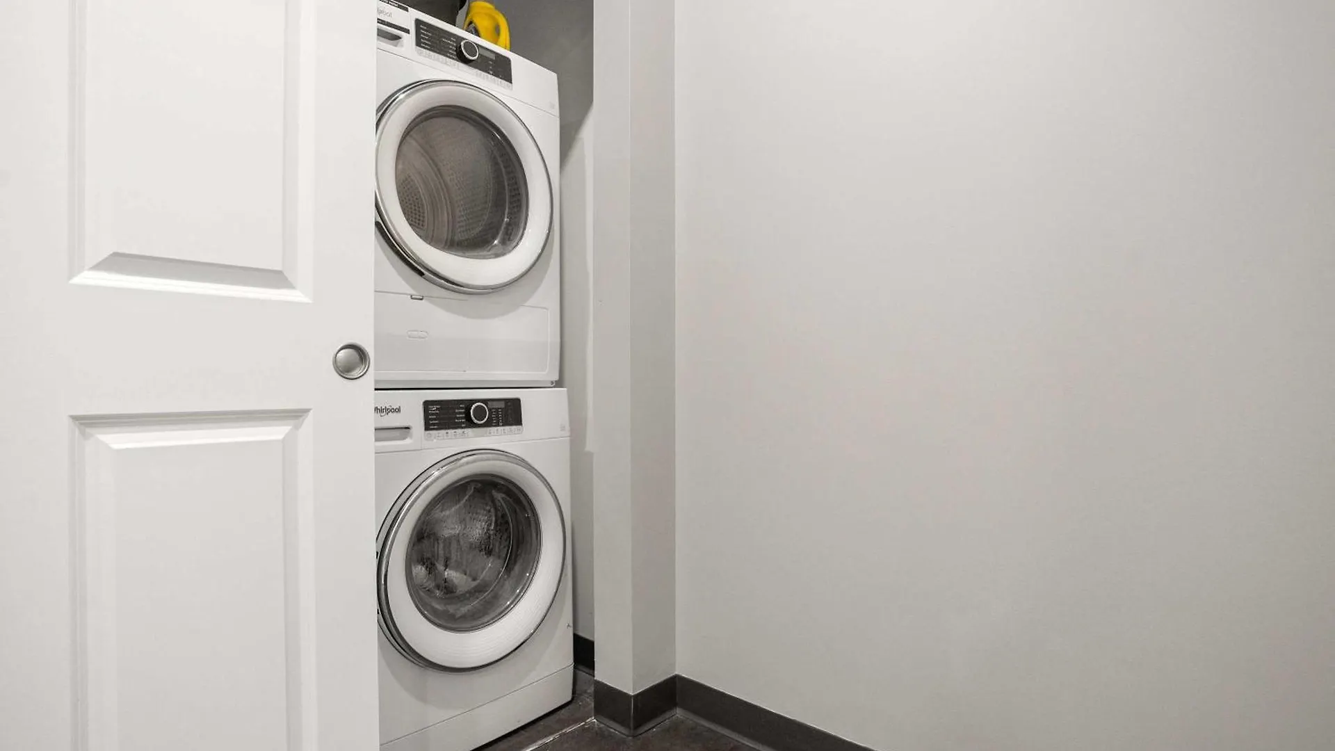 CozySuites Modern 1BR in Downtown Pitts #5 Pittsburgh Apartment