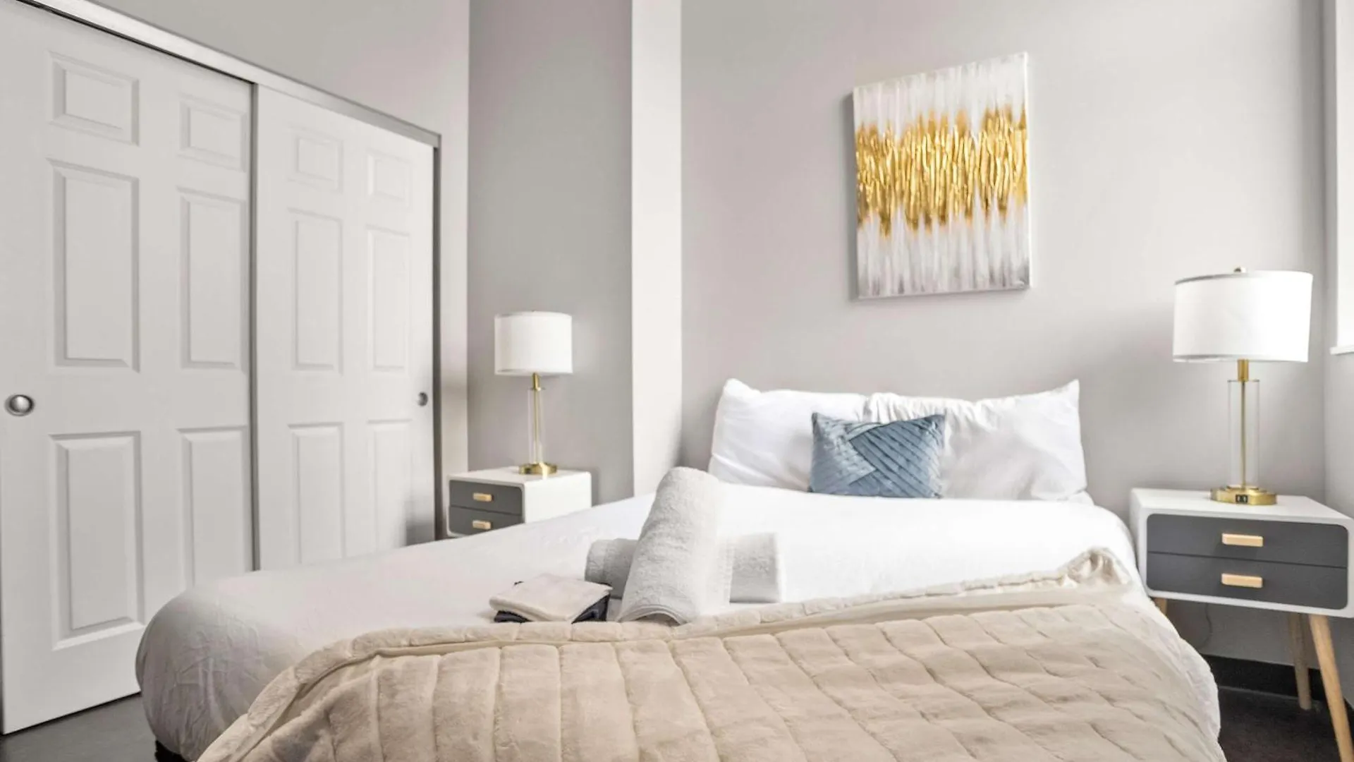 CozySuites Modern 1BR in Downtown Pitts #5 Pittsburgh