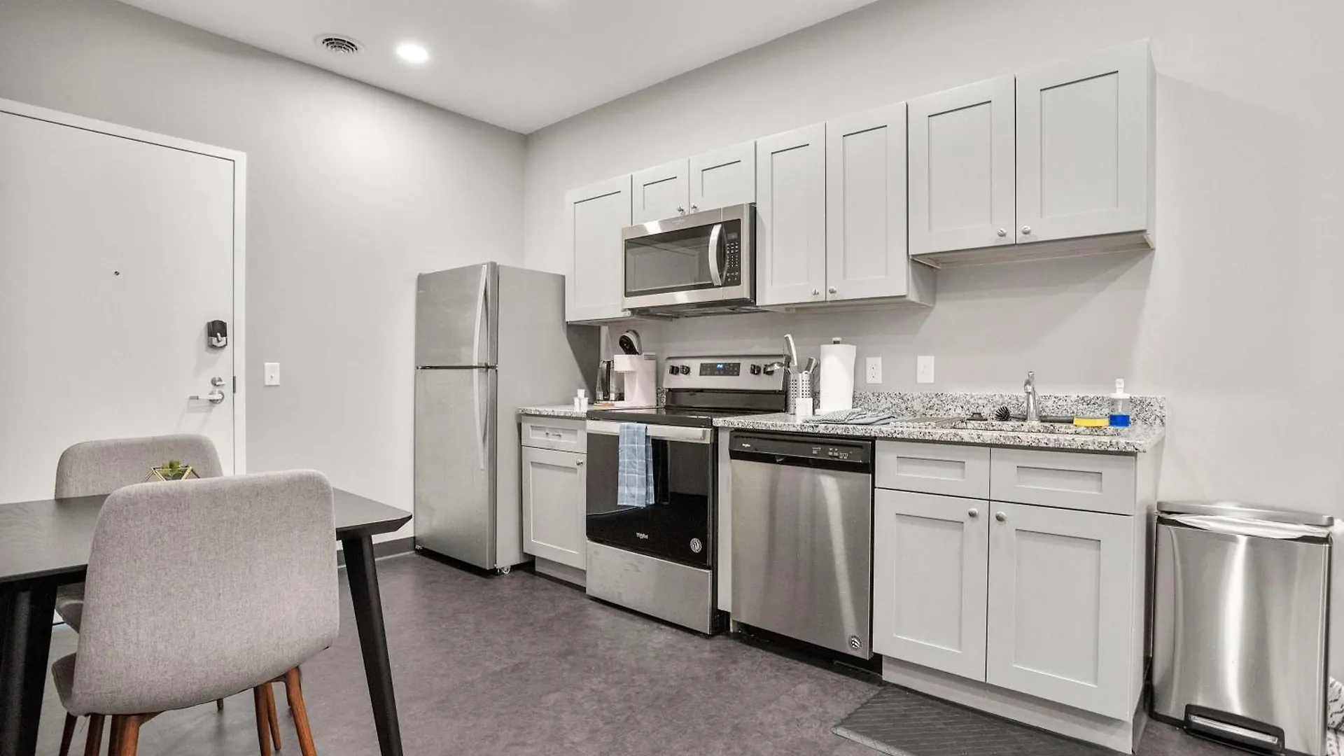 CozySuites Modern 1BR in Downtown Pitts #5 Pittsburgh